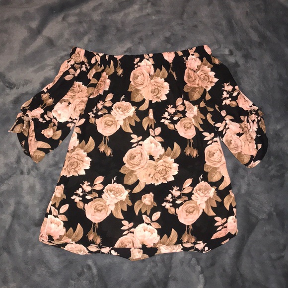 Off Shoulder Rue 21 Blouse!! - Picture 2 of 5
